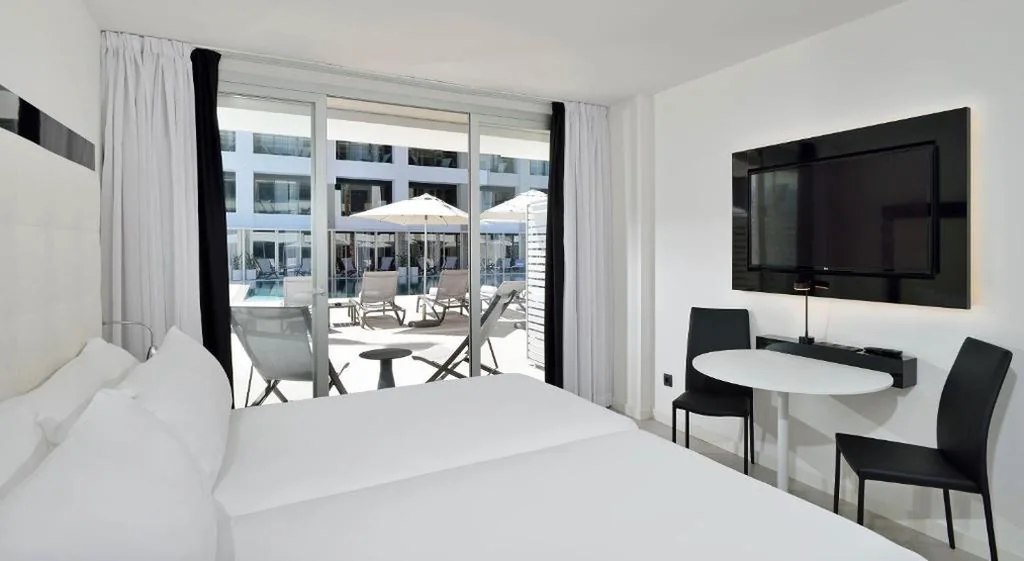 The Innside Premium Room - Pool Solarium Access — INNSiDE by Meliá Palma Bosque