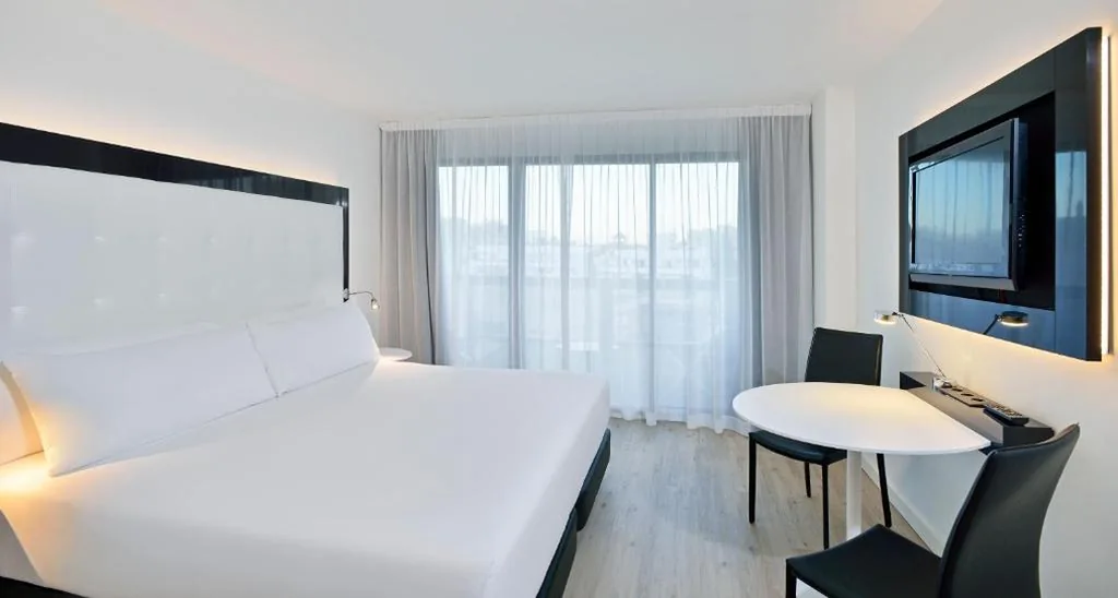The Innside Room - Pool View and Balcony — INNSiDE by Meliá Palma Bosque