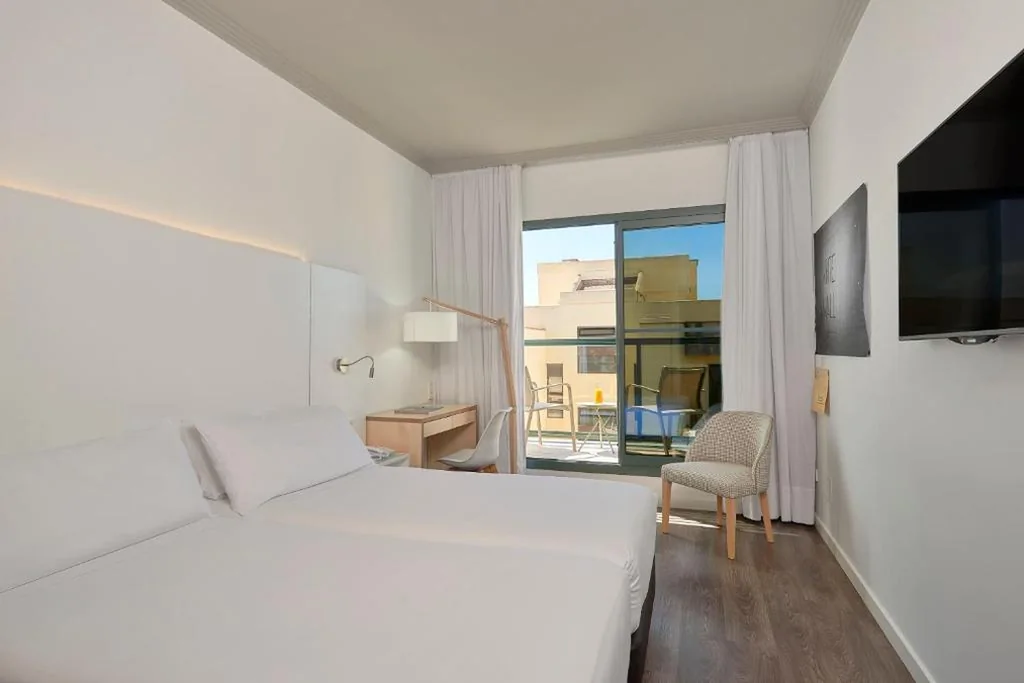 Habitación Doble con balcón — INNSiDE by Meliá Palma Center