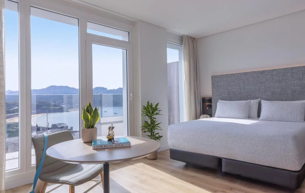 El loft con terraza y espacio adicional — INNSiDE by Meliá San Sebastián Orly