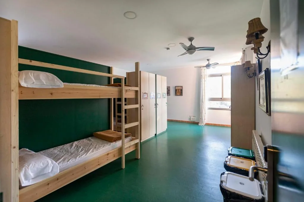 Cama en habitación compartida mixta de 8 camas — Inout