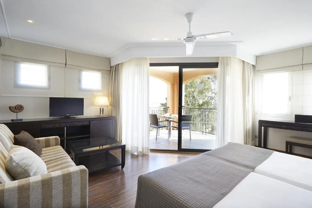 Camera Doppia Deluxe con vista sul mare e accesso alla spa — Insotel Fenicia Prestige Suites & Spa