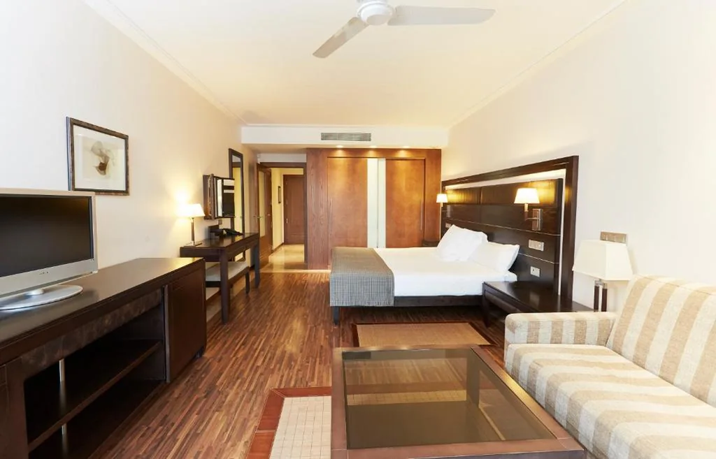 Suite Junior con vista sul mare e accesso alla spa — Insotel Fenicia Prestige Suites & Spa