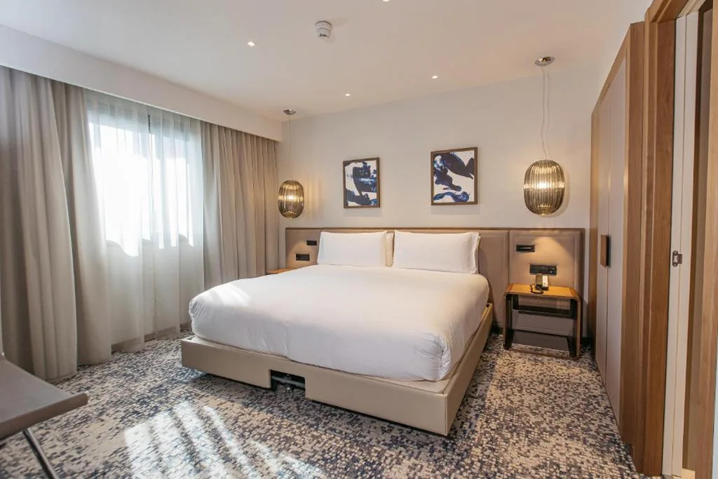 Klassieke kamer met extra groot tweepersoonsbed en toegang tot de Club Lounge — InterContinental Barcelona by IHG