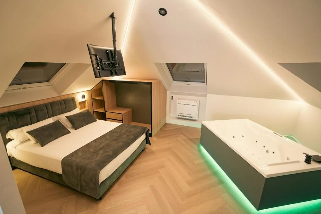 Suite Deluxe con vasca idromassaggio — Intramuros