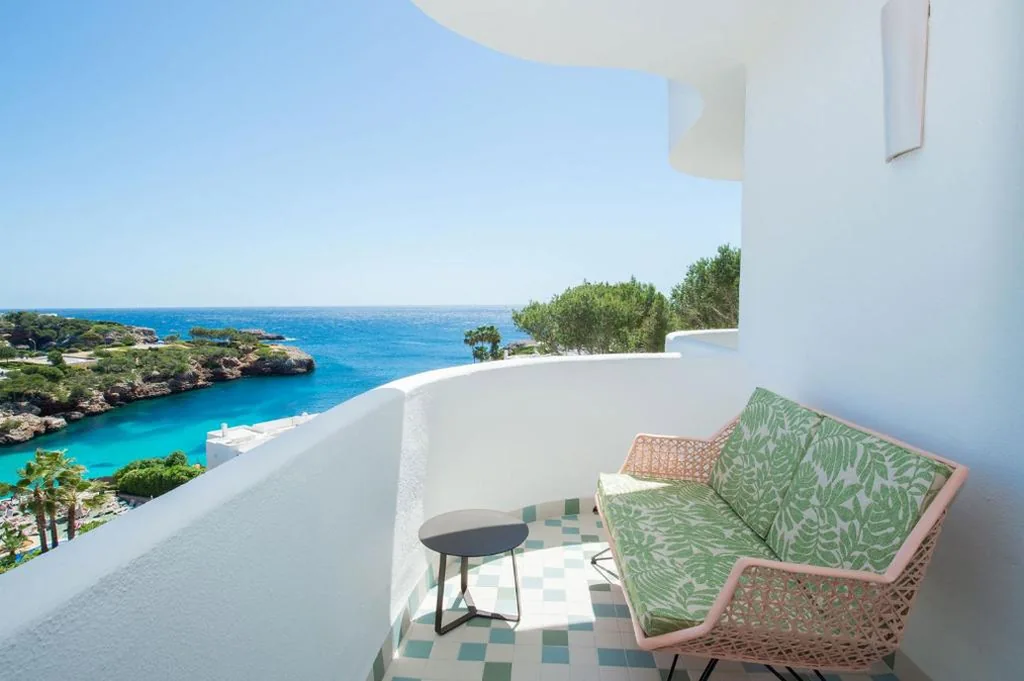Habitación Doble Premium con vistas al mar — Inturotel Cala Esmeralda Beach Hotel & Spa - Adults Only