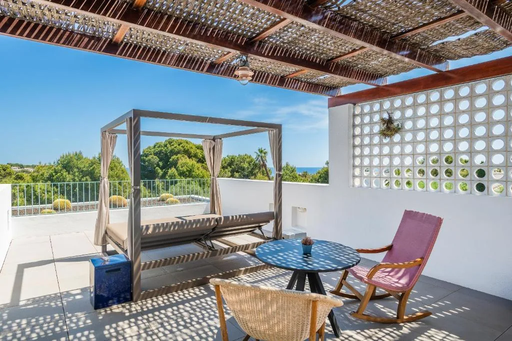 Suite Premium Junior con terraza — Inturotel Cala Esmeralda Beach Hotel & Spa - Adults Only