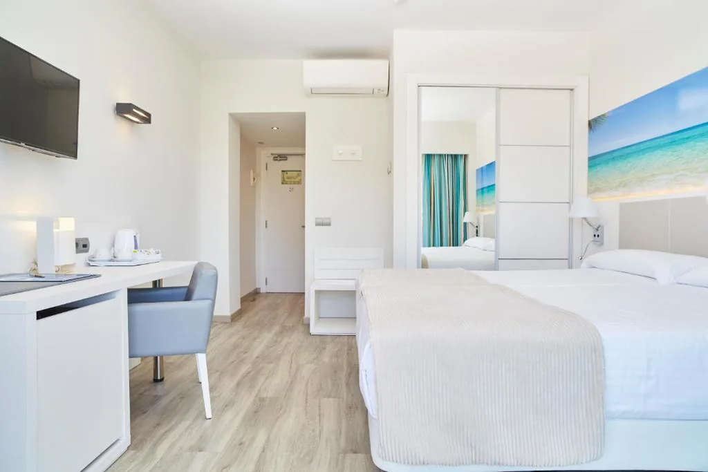 Premium Superior Double Room Pool View — Invisa Hotel Es Pla - Adults Only