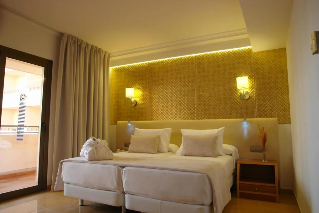 Superior Tweepersoonskamer - 1 of 2 bedden — Invisa Hotel La Cala