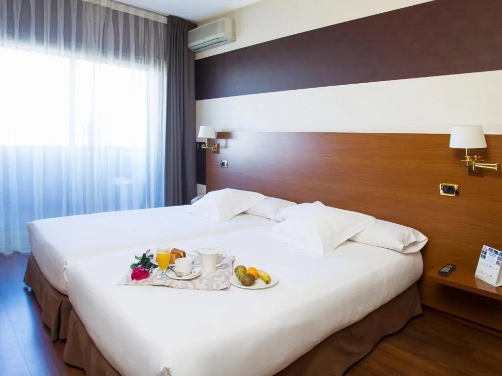 エキストラベッド付きダブルルーム・ベッド1台または2台（大人3名） — Ipanema Hotel by gaiarooms