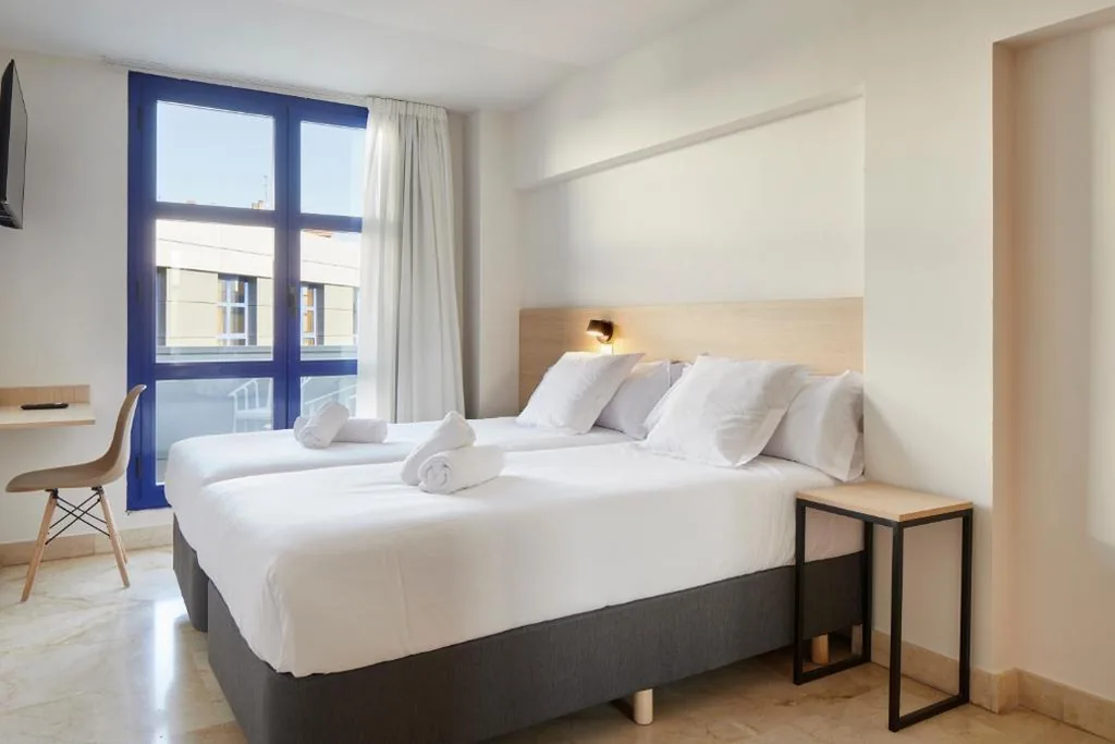 Chambre double avec terrasse – 2 lits — Iraipe Logroño Hotel