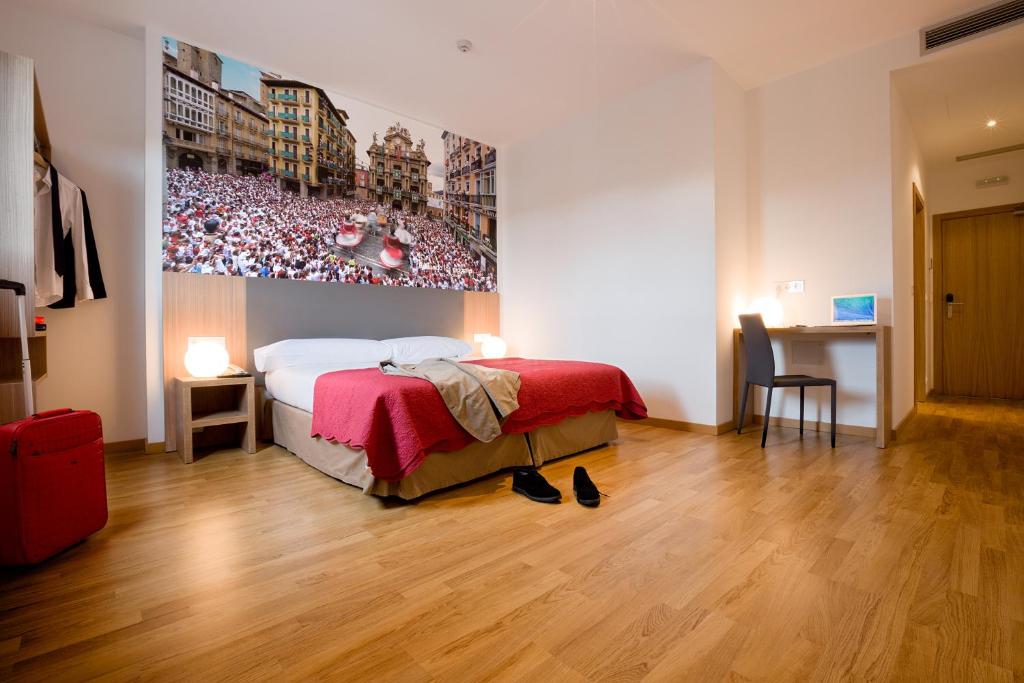 IRAIPE Pamplona Hostal Auto Check-in
