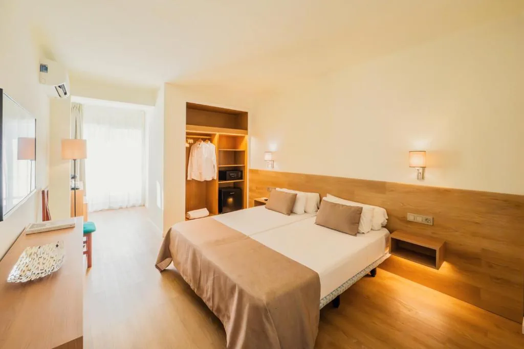 Habitación Doble Superior - 2 camas — IROCO HOSTAL