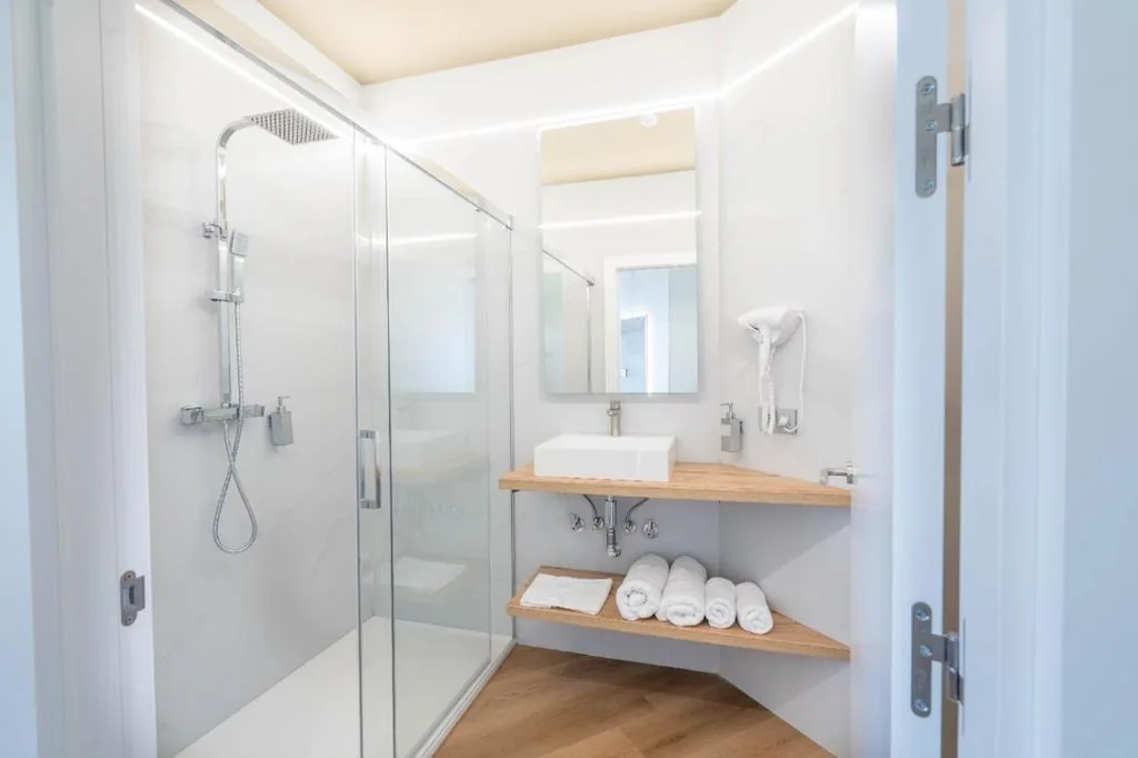 Habitación con cama grande — Irun Rooms