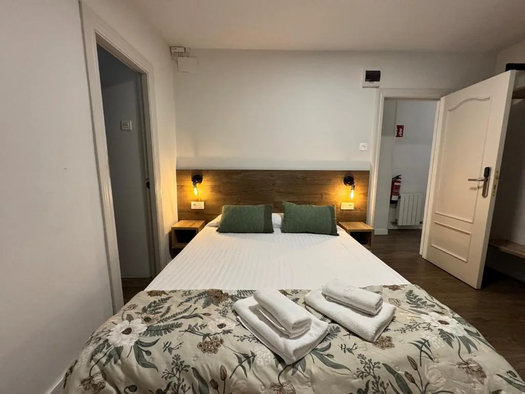 Doppelzimmer — IRUÑA ROOMs