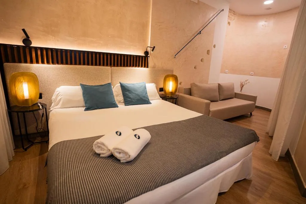 Superior-Dreibettzimmer — ISA Sevilla Suites