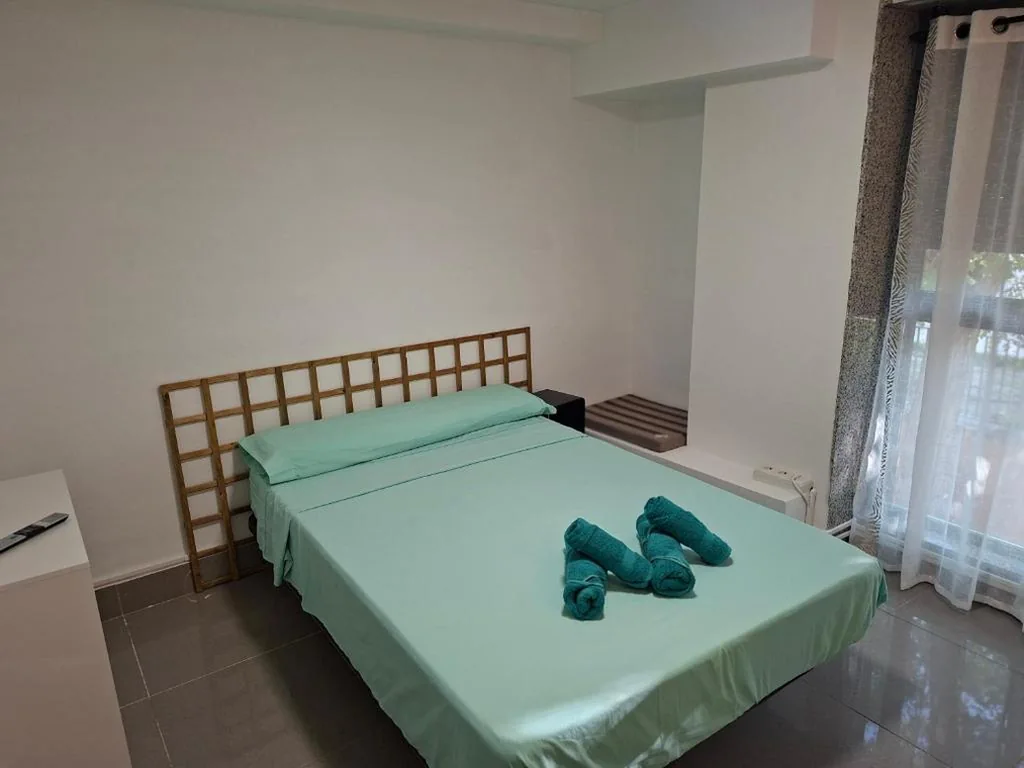 Estudio Deluxe con cama grande — Isabel Guest House
