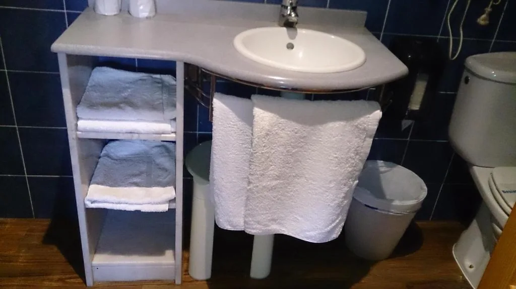 三人间 — Isis de Cuenca Alojamiento Superior especial para Moteros con Piscina