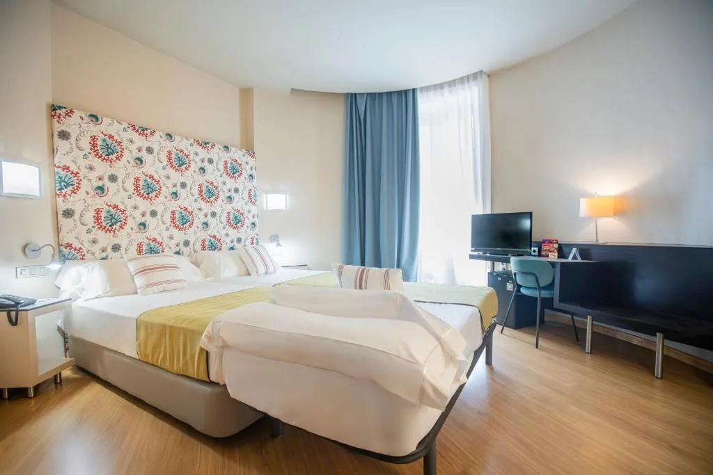 Camera doppia con letto supplementare - 1 o 2 letti (3 adulti) — Itaca Jerez by Soho Boutique