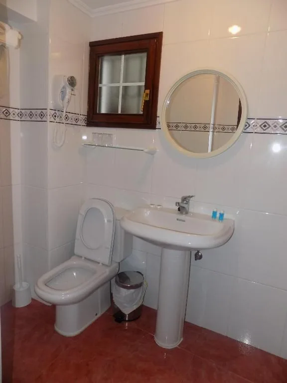 Quarto Duplo com Casa de Banho Privativa - 2 camas — Itsasmin Ostatua