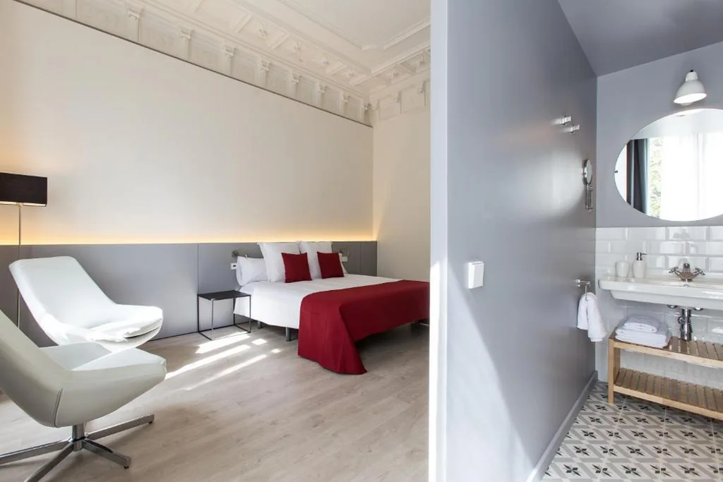 Habitación Doble con balcón y vistas a la ciudad - 1 o 2 camas — Izaila Plaza Catalunya