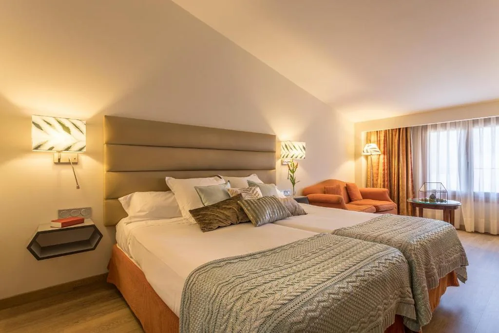 Camera doppia con letto supplementare - 1 o 2 letti — Izan Trujillo