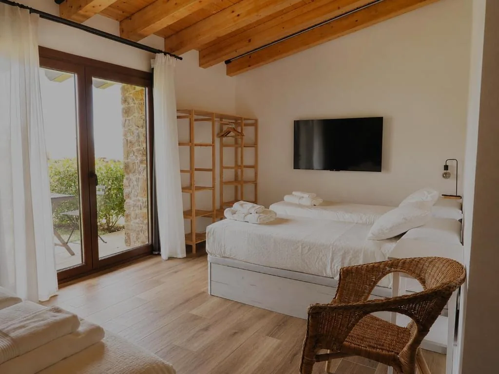 Habitación Cuádruple con terraza — IZARBE Hotel Rural