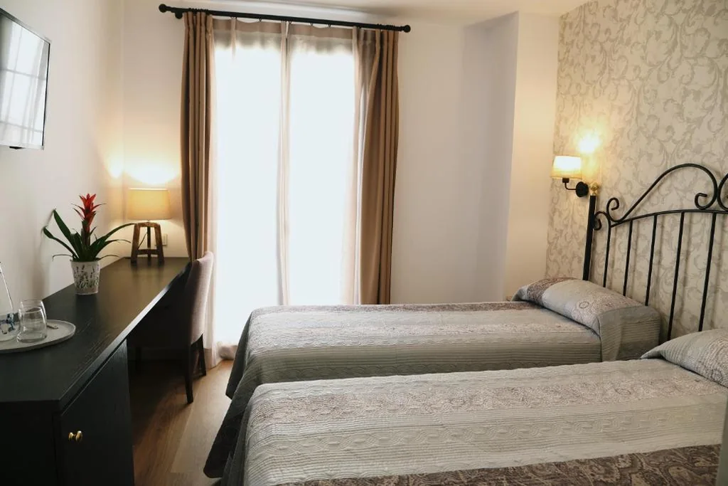 Doppelzimmer mit 2 Einzelbetten — Jardi de Pedra