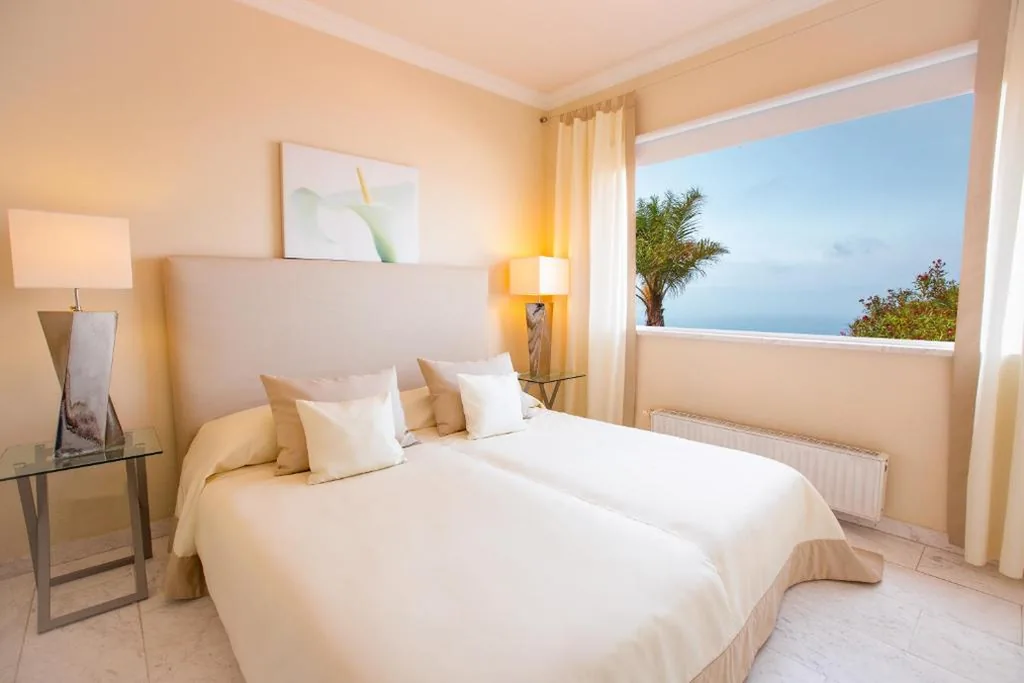 Habitación Familiar con vistas al mar — Jardin de la Paz
