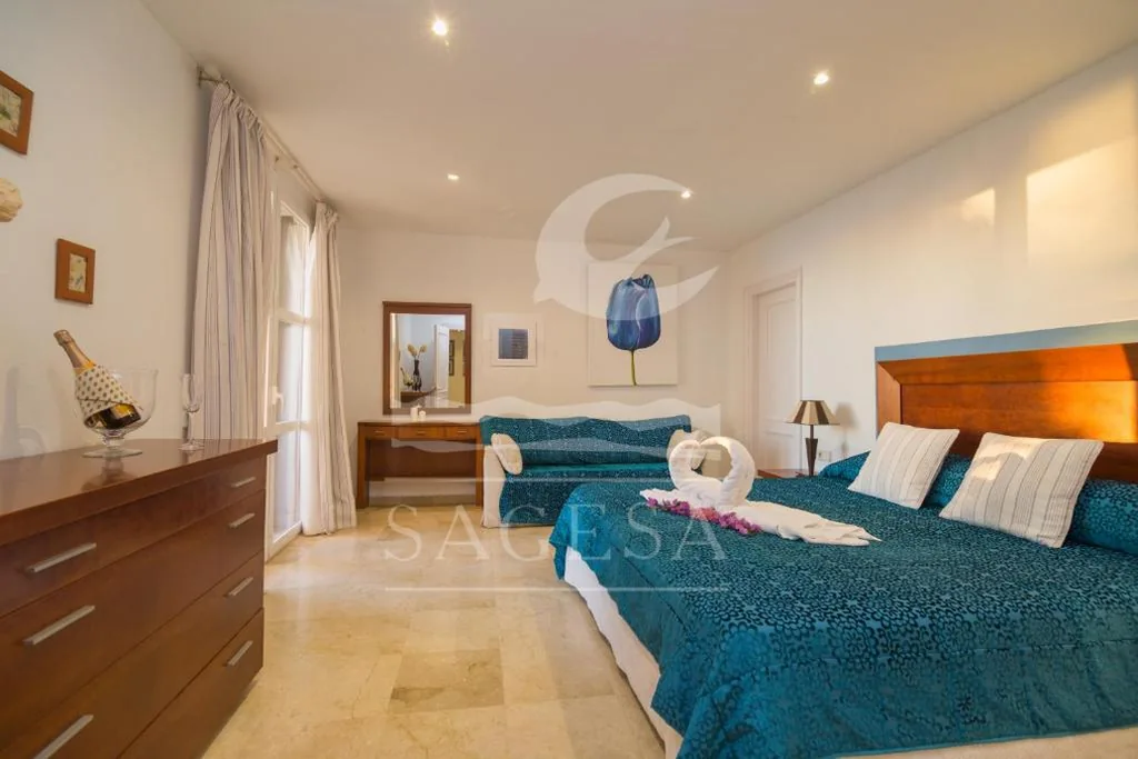 Deluxe-Dreibettzimmer mit Meerblick — Jardines de las Golondrinas