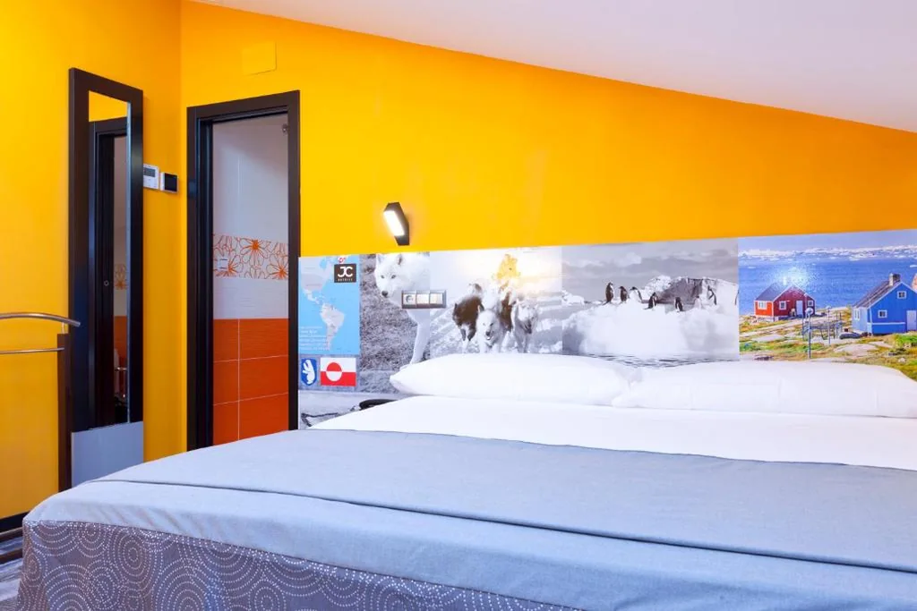Chambre supérieure avec lit double très grand — JC Rooms Chueca