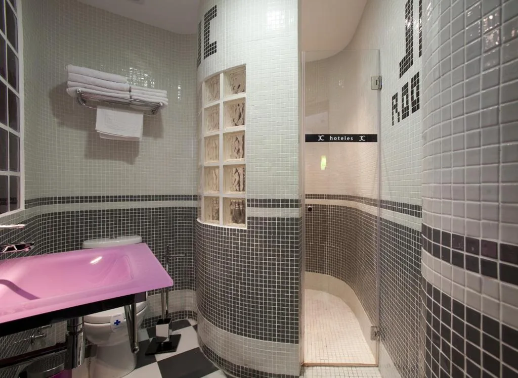 Habitación Triple — JC Rooms Santa Ana