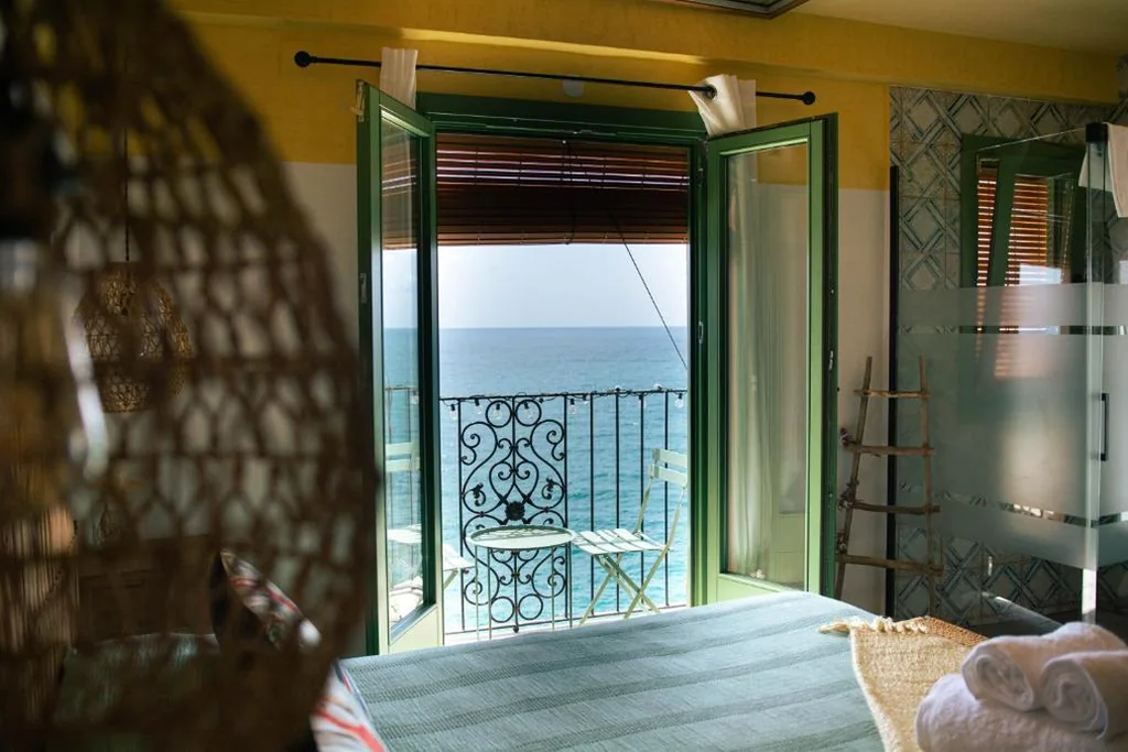 Habitación Doble Deluxe con balcón y vistas al mar — Joanna Hotel - Castillo de Peñiscola