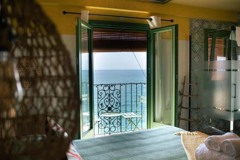 Habitación Doble Deluxe con balcón y vistas al mar — Joanna Hotel - Castillo de Peñiscola