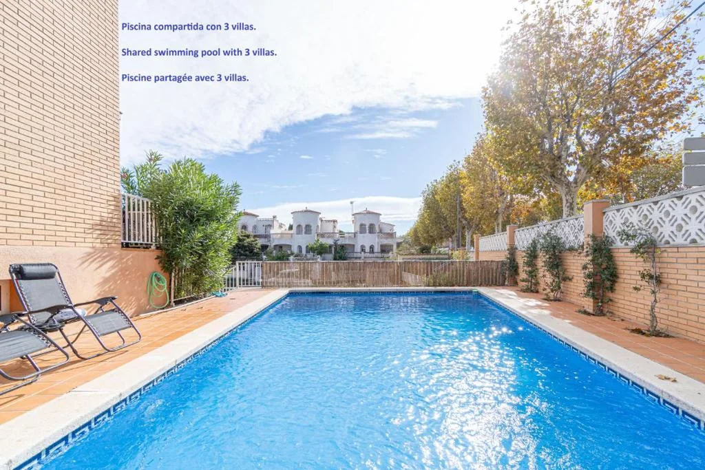 Villa — Jouvacations Villa 2 Freser con piscina compartida