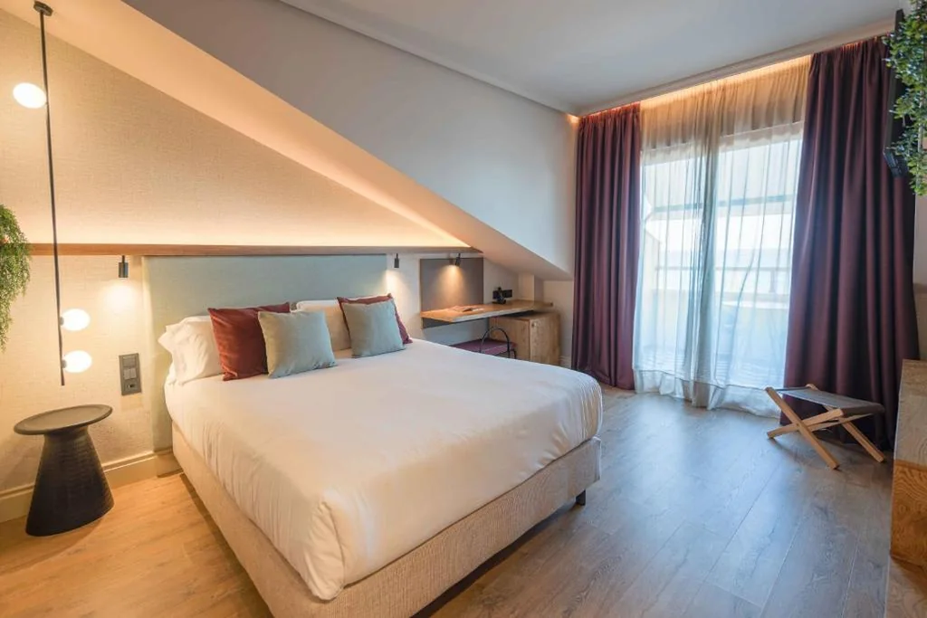 Doppelzimmer mit Meerblick und Balkon — JovA Hotel Boutique