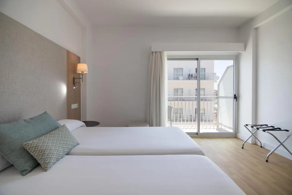 Habitación Doble con balcón (1 adulto) — JS Ca'n Picafort
