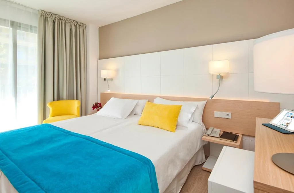 Habitación Triple con balcón — JS Palma Stay - Adults Only