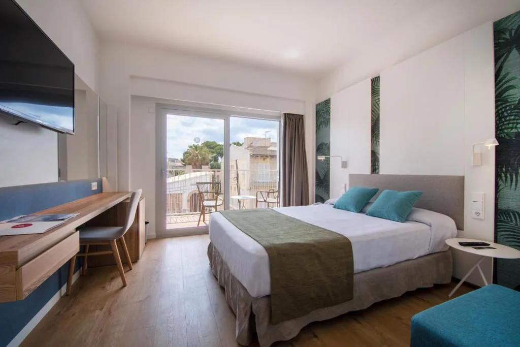 Habitación Doble con balcón (1 adulto) — JS Yate