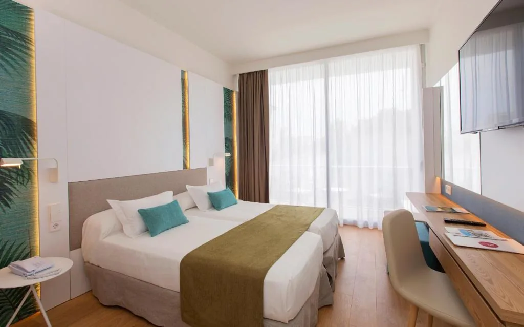 Habitación Doble con balcón — JS Yate
