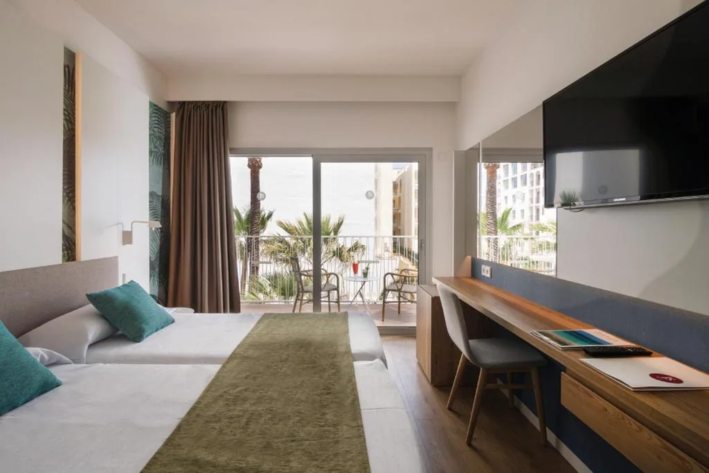 Habitación Doble con balcón - Planta Alta — JS Yate