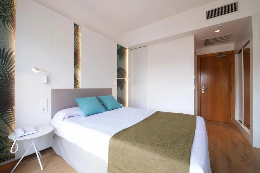 Habitación Individual con balcón — JS Yate