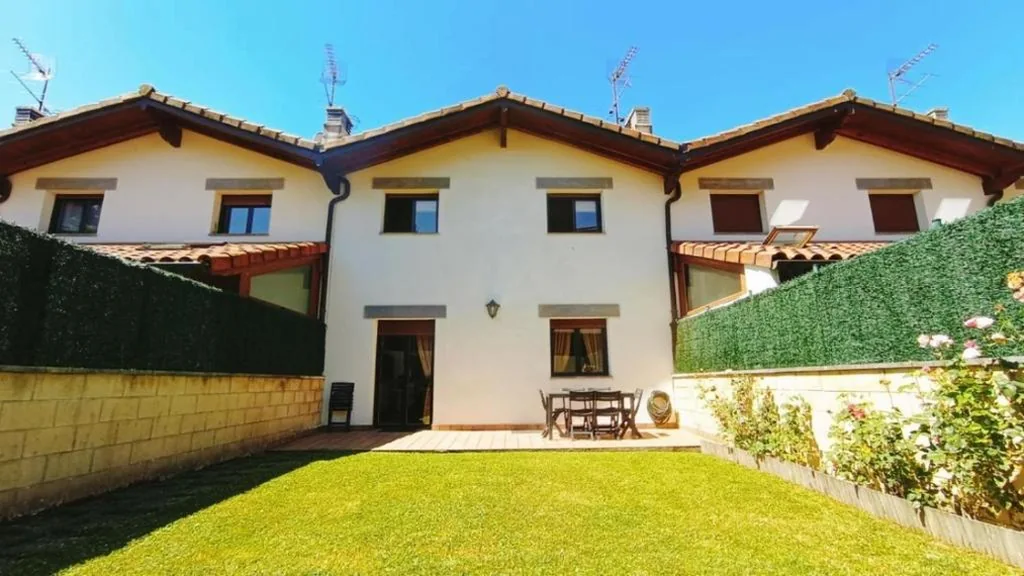 Villa mit Gartenblick — Juanikoenea