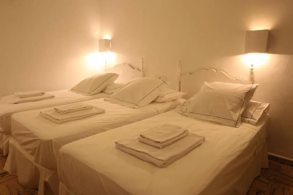 带共用浴室的标准双床间 — Juanita Hostal