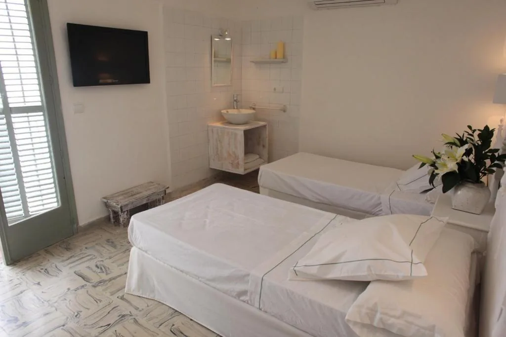 带共用浴室和阳台的Superior双床间 — Juanita Hostal
