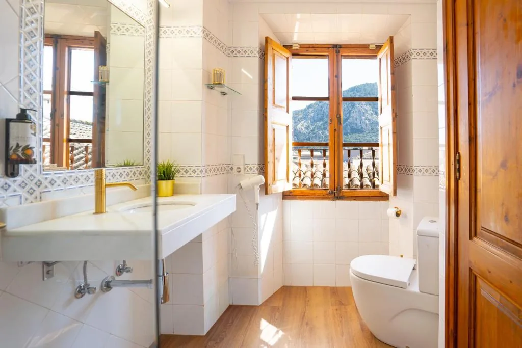 Superior Double Room - 1 or 2 Beds — Juma Historic Hotel