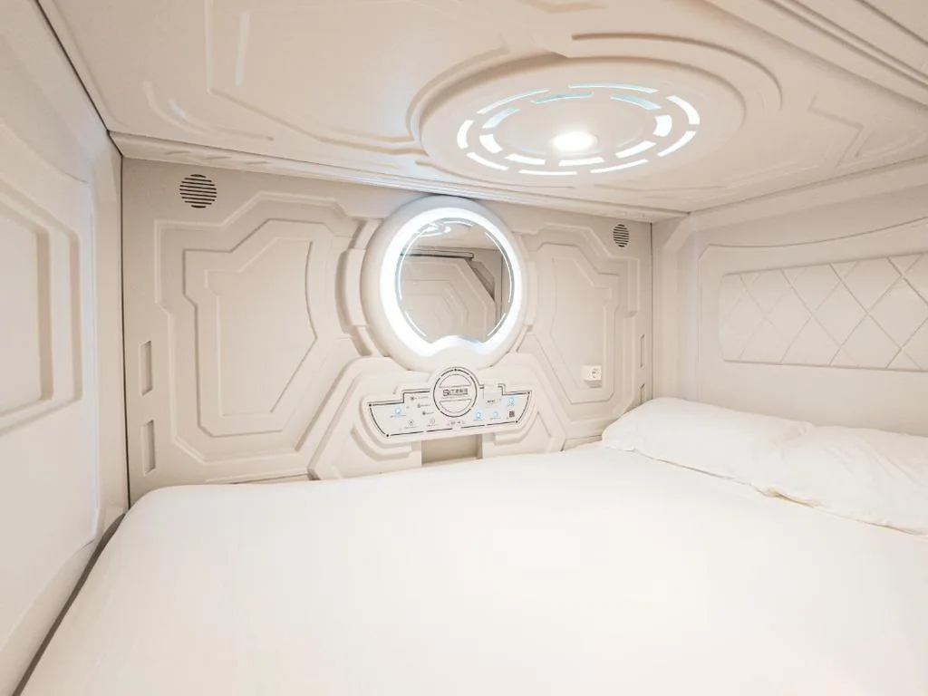 Just Hostel Capsules Alicante - FREE Towels & Luggage Storage - Near Railway