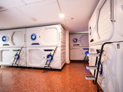 Just Hostel Capsules Alicante - FREE Towels & Luggage Storage - Near Railway — foto 9