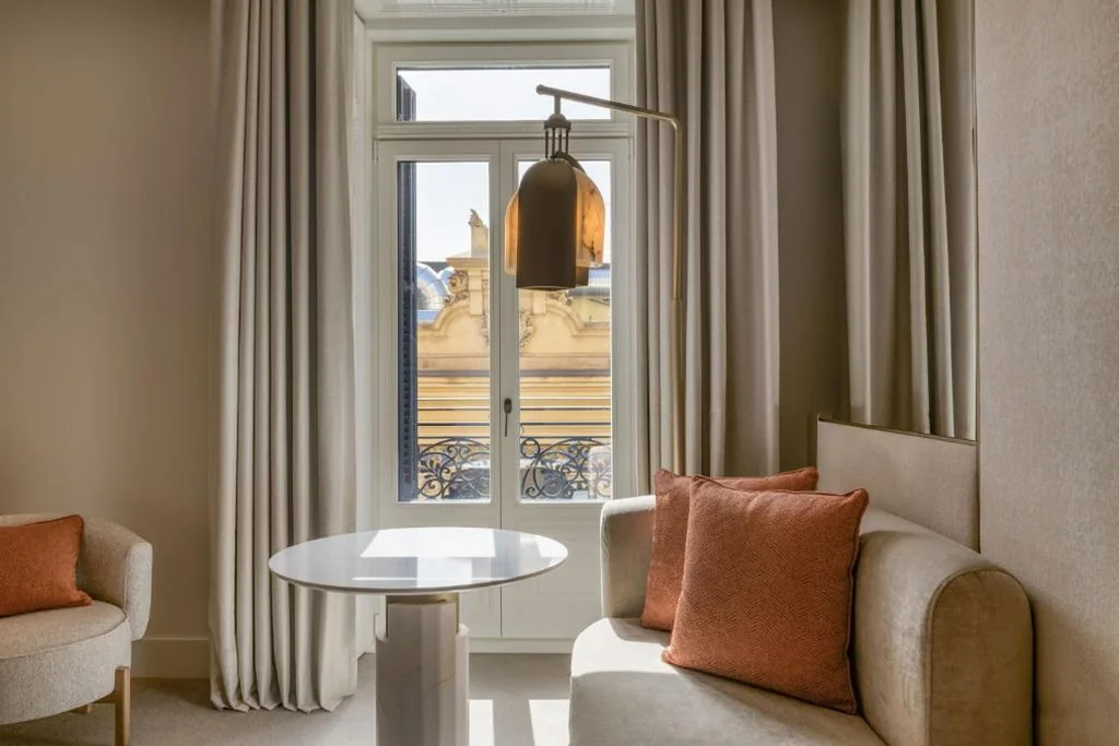 Camera Deluxe con letto extra-large, balcone e vista sulla città — JW Marriott Hotel Madrid