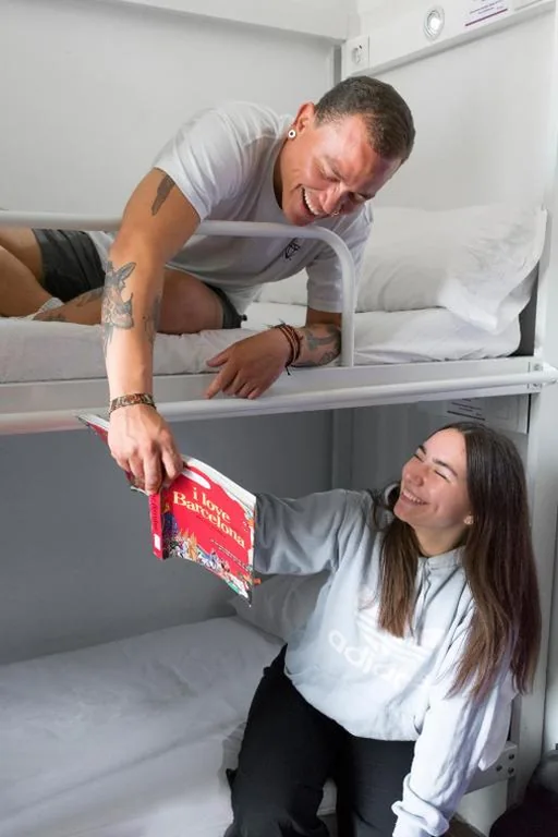 Cama em dormitório partilhado misto com 10 camas — Kabul Party Hostel Barcelona